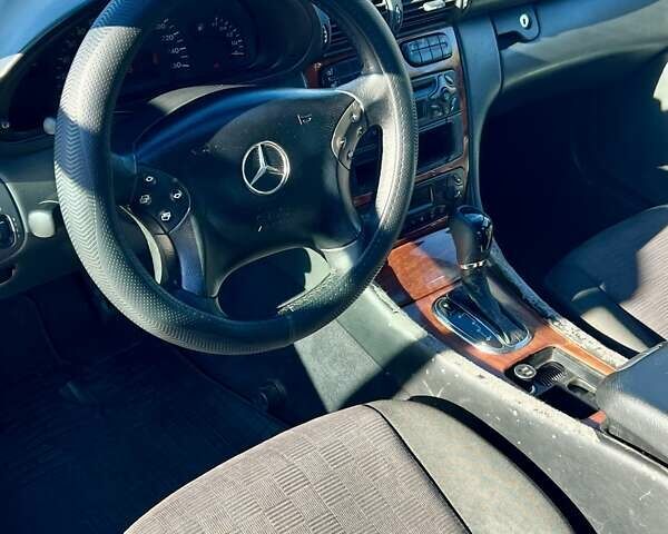 Сірий Мерседес Ц-Клас, об'ємом двигуна 2 л та пробігом 440 тис. км за 3500 $, фото 12 на Automoto.ua