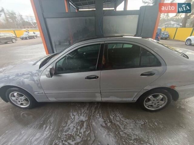 Сірий Мерседес Ц-Клас, об'ємом двигуна 2.15 л та пробігом 367 тис. км за 2950 $, фото 4 на Automoto.ua