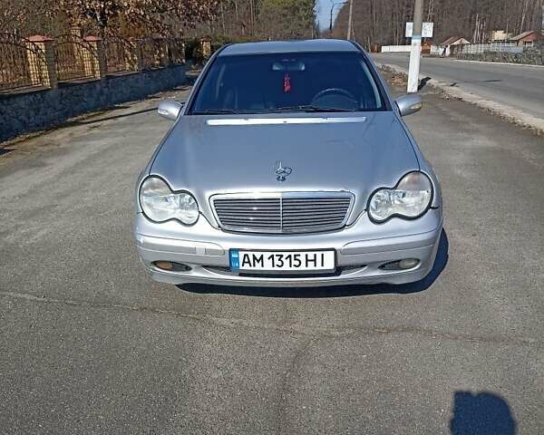 Серый Мерседес Ц-Класс, объемом двигателя 2.1 л и пробегом 390 тыс. км за 3800 $, фото 6 на Automoto.ua