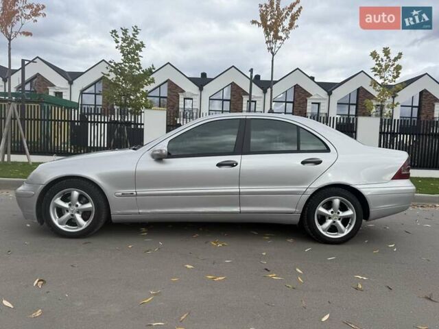 Серый Мерседес Ц-Класс, объемом двигателя 2.1 л и пробегом 319 тыс. км за 4500 $, фото 3 на Automoto.ua