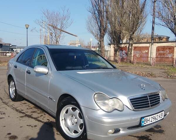 Сірий Мерседес Ц-Клас, об'ємом двигуна 2 л та пробігом 270 тис. км за 3800 $, фото 18 на Automoto.ua