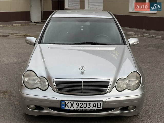 Сірий Мерседес Ц-Клас, об'ємом двигуна 2 л та пробігом 260 тис. км за 4900 $, фото 7 на Automoto.ua