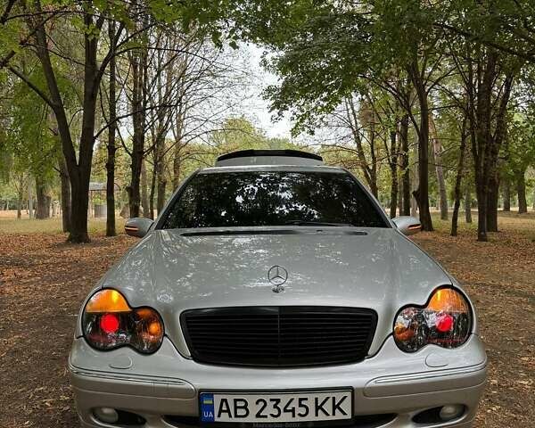 Сірий Мерседес Ц-Клас, об'ємом двигуна 2 л та пробігом 125 тис. км за 5500 $, фото 28 на Automoto.ua