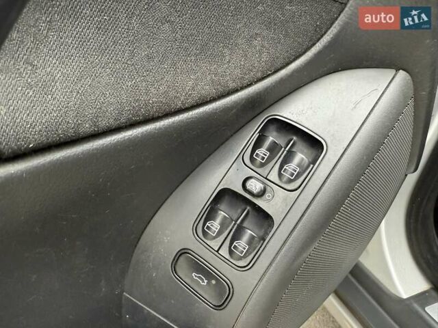 Серый Мерседес Ц-Класс, объемом двигателя 2.1 л и пробегом 319 тыс. км за 4500 $, фото 15 на Automoto.ua