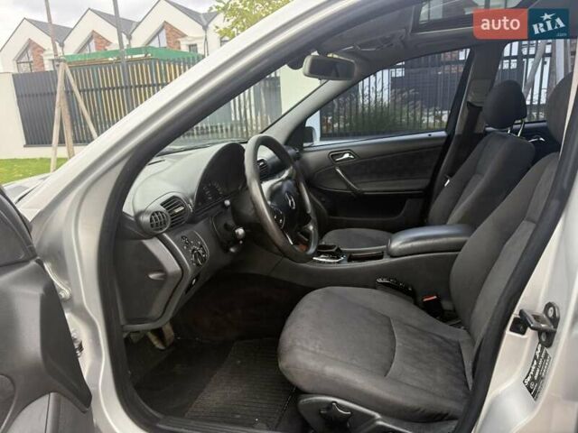 Серый Мерседес Ц-Класс, объемом двигателя 2.1 л и пробегом 319 тыс. км за 4500 $, фото 9 на Automoto.ua