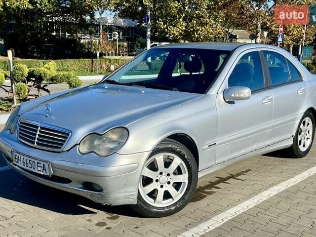 Сірий Мерседес Ц-Клас, об'ємом двигуна 2 л та пробігом 440 тис. км за 3500 $, фото 1 на Automoto.ua