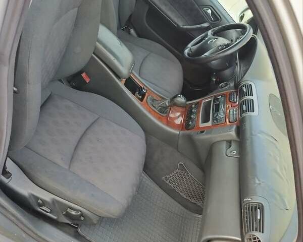 Мерседес Ц-Клас 2001 у Житомирі на Automoto.ua Сірий Мерседес Ц-Клас, об'ємом двигуна 2.15 л та пробігом 357 тис. км за 3450 $, фото 3 на Automoto.ua