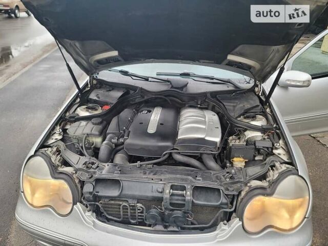 Серый Мерседес Ц-Класс, объемом двигателя 2.15 л и пробегом 299 тыс. км за 4990 $, фото 31 на Automoto.ua