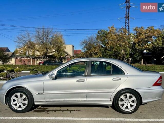 Сірий Мерседес Ц-Клас, об'ємом двигуна 2 л та пробігом 440 тис. км за 3500 $, фото 5 на Automoto.ua