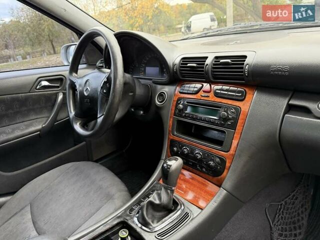 Серый Мерседес Ц-Класс, объемом двигателя 2.1 л и пробегом 319 тыс. км за 4500 $, фото 23 на Automoto.ua