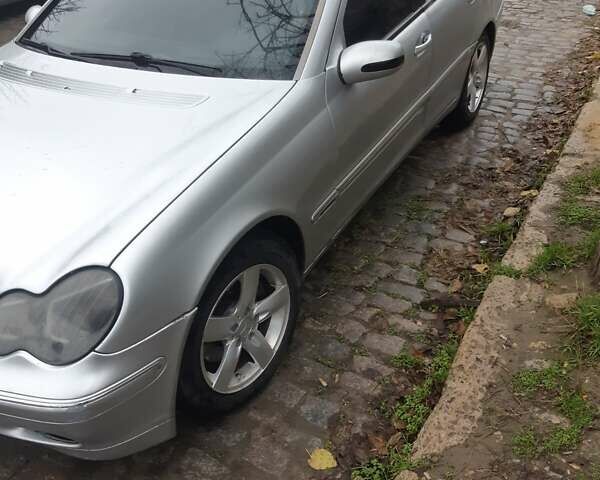 Серый Мерседес Ц-Класс, объемом двигателя 2.6 л и пробегом 430 тыс. км за 3200 $, фото 3 на Automoto.ua