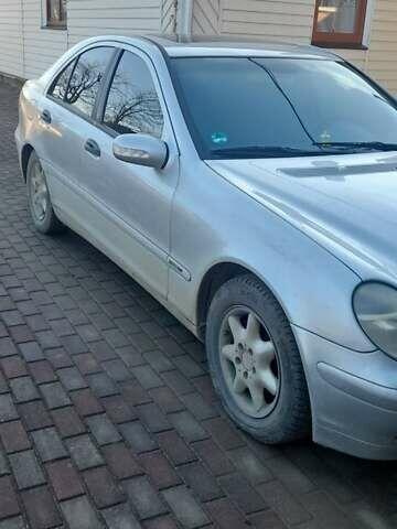 Серый Мерседес Ц-Класс, объемом двигателя 2 л и пробегом 187 тыс. км за 3500 $, фото 5 на Automoto.ua