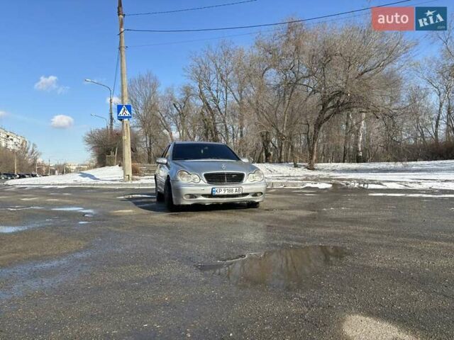 Серый Мерседес Ц-Класс, объемом двигателя 2.7 л и пробегом 420 тыс. км за 3999 $, фото 3 на Automoto.ua