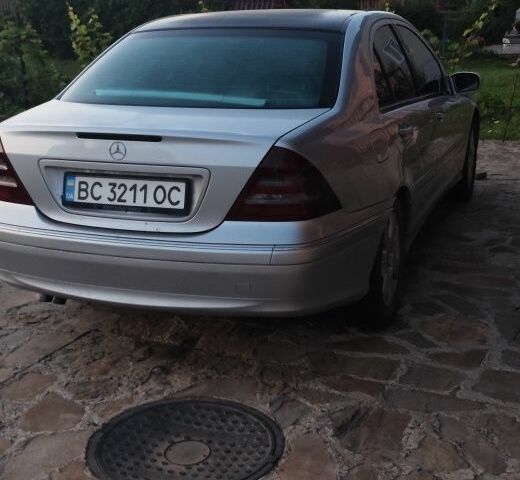 Серый Мерседес Ц-Класс, объемом двигателя 2.1 л и пробегом 450 тыс. км за 2950 $, фото 1 на Automoto.ua