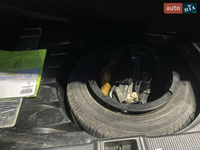 Сірий Мерседес Ц-Клас, об'ємом двигуна 2.15 л та пробігом 397 тис. км за 3300 $, фото 11 на Automoto.ua