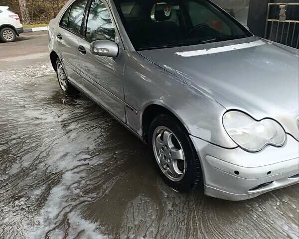 Сірий Мерседес Ц-Клас, об'ємом двигуна 2.15 л та пробігом 367 тис. км за 2950 $, фото 1 на Automoto.ua