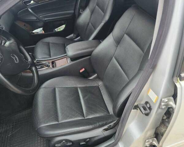 Сірий Мерседес Ц-Клас, об'ємом двигуна 2.69 л та пробігом 300 тис. км за 4000 $, фото 10 на Automoto.ua