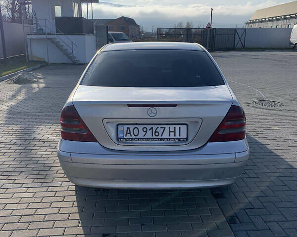 Сірий Мерседес Ц-Клас, об'ємом двигуна 2.2 л та пробігом 280 тис. км за 4000 $, фото 5 на Automoto.ua