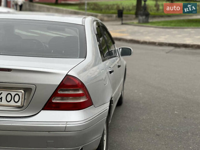 Серый Мерседес Ц-Класс, объемом двигателя 2 л и пробегом 200 тыс. км за 3800 $, фото 10 на Automoto.ua