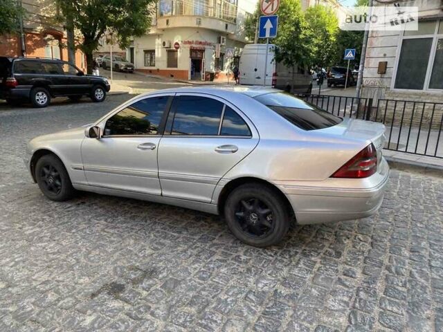 Сірий Мерседес Ц-Клас, об'ємом двигуна 2.15 л та пробігом 300 тис. км за 3250 $, фото 11 на Automoto.ua