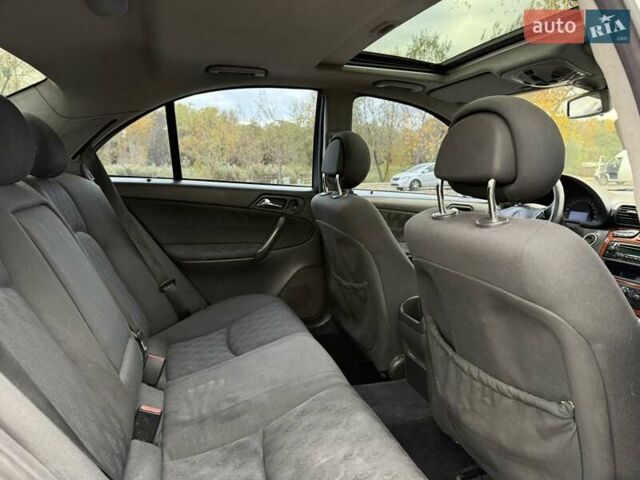 Серый Мерседес Ц-Класс, объемом двигателя 2.1 л и пробегом 319 тыс. км за 4500 $, фото 19 на Automoto.ua