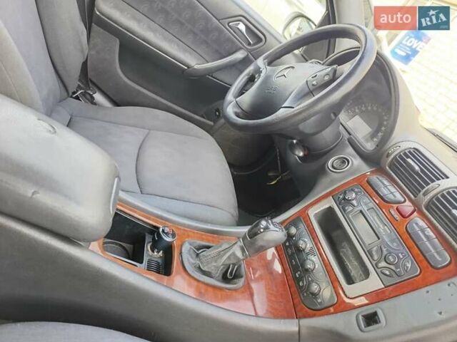 Мерседес Ц-Клас 2001 у Житомирі на Automoto.ua Сірий Мерседес Ц-Клас, об'ємом двигуна 2.15 л та пробігом 357 тис. км за 3450 $, фото 1 на Automoto.ua