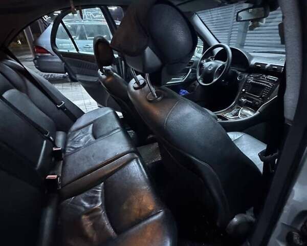 Сірий Мерседес Ц-Клас, об'ємом двигуна 2 л та пробігом 410 тис. км за 4500 $, фото 4 на Automoto.ua