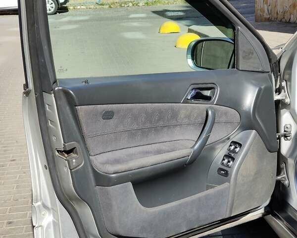 Сірий Мерседес Ц-Клас, об'ємом двигуна 2 л та пробігом 354 тис. км за 3500 $, фото 23 на Automoto.ua