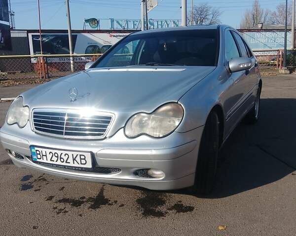 Сірий Мерседес Ц-Клас, об'ємом двигуна 2 л та пробігом 270 тис. км за 3800 $, фото 19 на Automoto.ua
