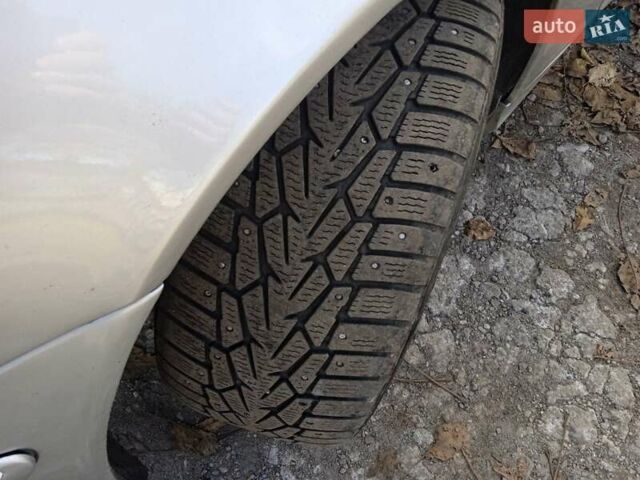 Серый Мерседес Ц-Класс, объемом двигателя 2.6 л и пробегом 406 тыс. км за 3750 $, фото 6 на Automoto.ua