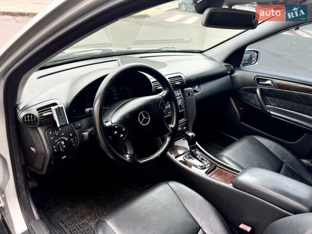 Серый Мерседес Ц-Класс, объемом двигателя 2 л и пробегом 200 тыс. км за 3800 $, фото 16 на Automoto.ua