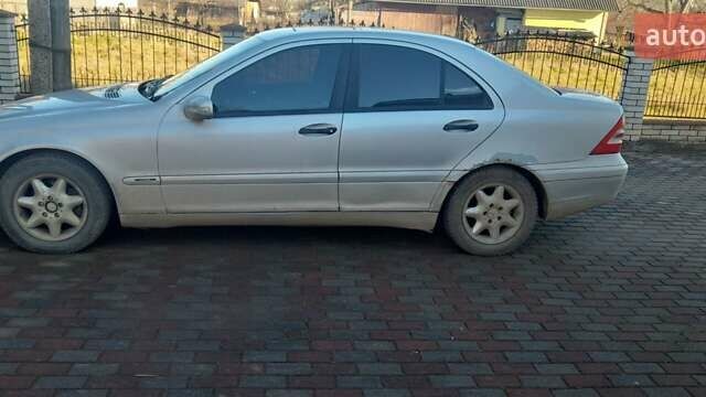 Серый Мерседес Ц-Класс, объемом двигателя 2 л и пробегом 187 тыс. км за 3500 $, фото 1 на Automoto.ua