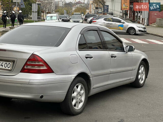Серый Мерседес Ц-Класс, объемом двигателя 2 л и пробегом 200 тыс. км за 3800 $, фото 8 на Automoto.ua
