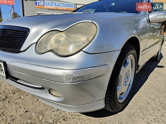 Сірий Мерседес Ц-Клас, об'ємом двигуна 2 л та пробігом 354 тис. км за 3500 $, фото 4 на Automoto.ua