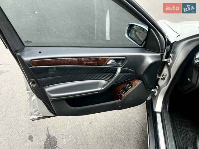 Серый Мерседес Ц-Класс, объемом двигателя 2 л и пробегом 200 тыс. км за 3800 $, фото 15 на Automoto.ua