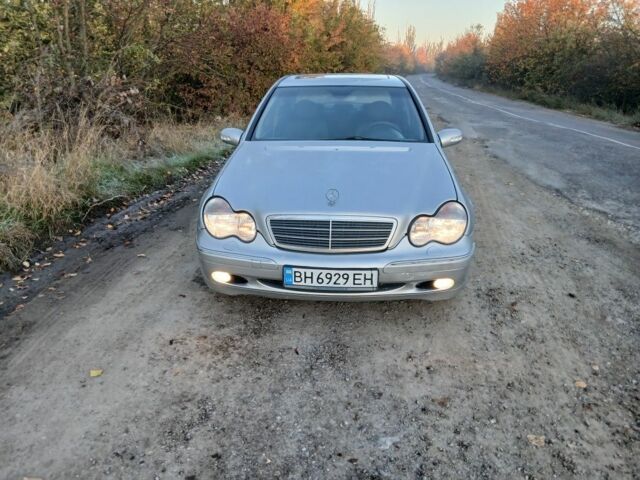 Серый Мерседес Ц-Класс, объемом двигателя 2.1 л и пробегом 315 тыс. км за 3600 $, фото 1 на Automoto.ua