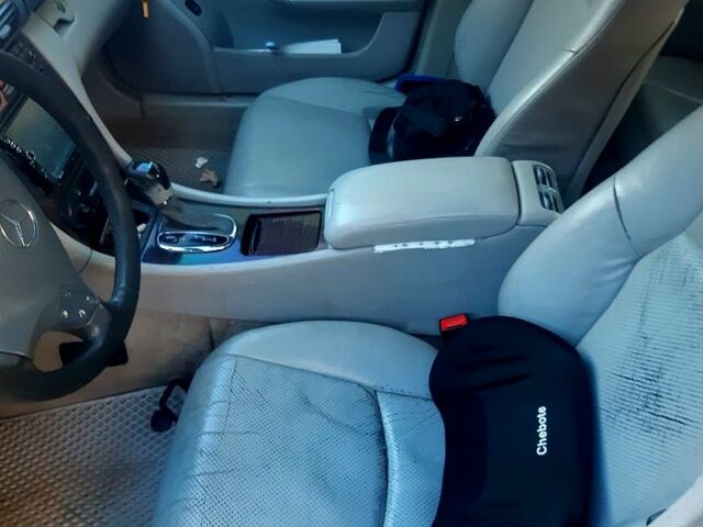 Серый Мерседес Ц-Класс, объемом двигателя 2.6 л и пробегом 430 тыс. км за 3600 $, фото 4 на Automoto.ua