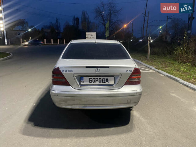 Сірий Мерседес Ц-Клас, об'ємом двигуна 2.15 л та пробігом 397 тис. км за 3300 $, фото 2 на Automoto.ua