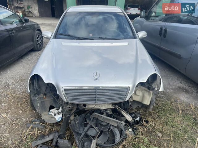 Мерседес Ц-Клас 2001 у Дніпро (Дніпропетровську) на Automoto.ua Сірий Мерседес Ц-Клас, об'ємом двигуна 2.15 л та пробігом 330 тис. км за 1990 $, фото 5 на Automoto.ua