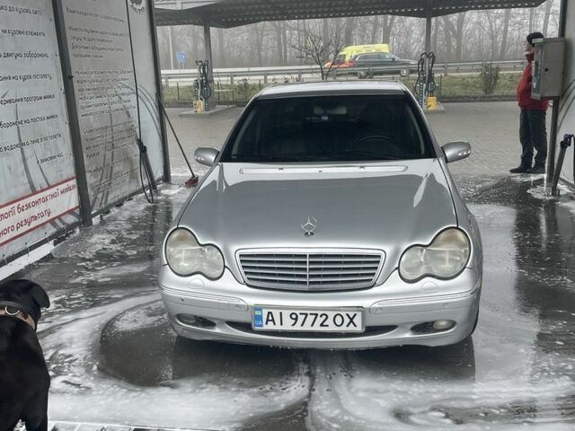 Сірий Мерседес Ц-Клас, об'ємом двигуна 2.1 л та пробігом 3 тис. км за 5000 $, фото 4 на Automoto.ua