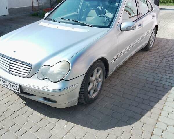 Серый Мерседес Ц-Класс, объемом двигателя 2.7 л и пробегом 163 тыс. км за 3200 $, фото 1 на Automoto.ua