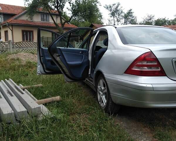 Мерседес Ц-Класс 2001 в Ивано-Франковске на Automoto.ua Серый Мерседес Ц-Класс, объемом двигателя 2 л и пробегом 220 тыс. км за 5500 $, фото 3 на Automoto.ua