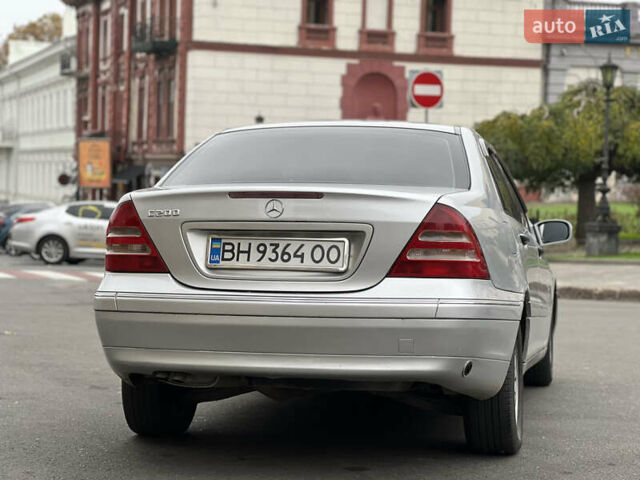 Серый Мерседес Ц-Класс, объемом двигателя 2 л и пробегом 200 тыс. км за 3800 $, фото 9 на Automoto.ua