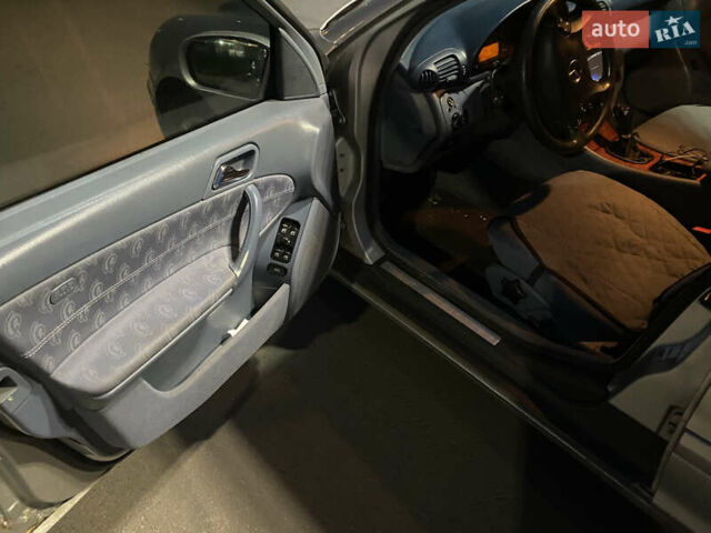 Сірий Мерседес Ц-Клас, об'ємом двигуна 2.15 л та пробігом 397 тис. км за 3300 $, фото 8 на Automoto.ua