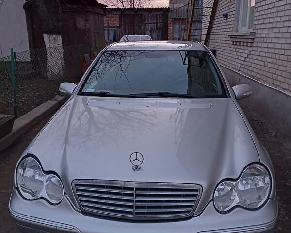 Серый Мерседес Ц-Класс, объемом двигателя 2.15 л и пробегом 402 тыс. км за 5100 $, фото 3 на Automoto.ua