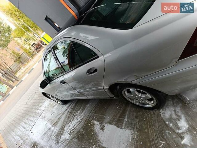 Мерседес Ц-Клас 2001 у Житомирі на Automoto.ua Сірий Мерседес Ц-Клас, об'ємом двигуна 2.15 л та пробігом 357 тис. км за 3450 $, фото 11 на Automoto.ua