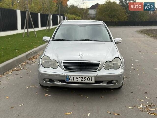 Серый Мерседес Ц-Класс, объемом двигателя 2.1 л и пробегом 319 тыс. км за 4500 $, фото 1 на Automoto.ua