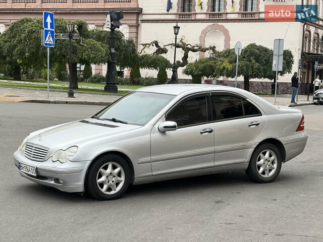 Серый Мерседес Ц-Класс, объемом двигателя 2 л и пробегом 200 тыс. км за 3800 $, фото 14 на Automoto.ua