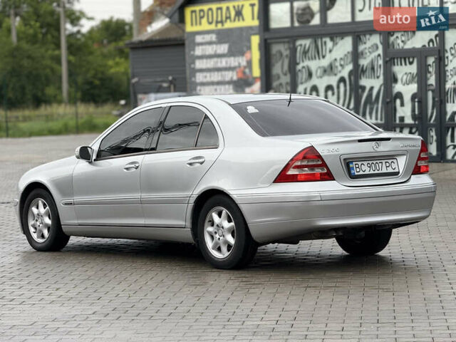 Сірий Мерседес Ц-Клас, об'ємом двигуна 2 л та пробігом 338 тис. км за 3850 $, фото 1 на Automoto.ua