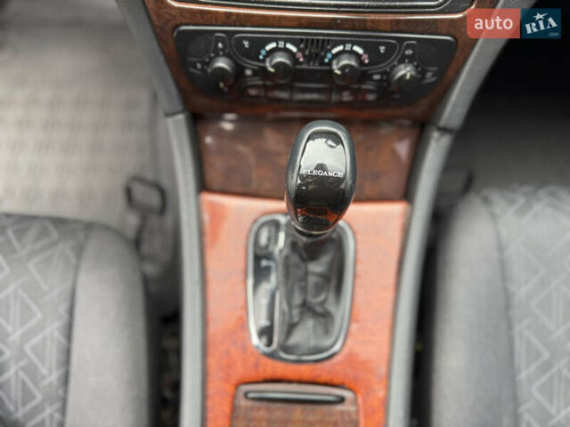 Сірий Мерседес Ц-Клас, об'ємом двигуна 2 л та пробігом 338 тис. км за 3850 $, фото 38 на Automoto.ua